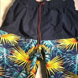 floral swim trunks men’s medium (32-34)